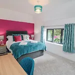 Riverside House Feriehus *