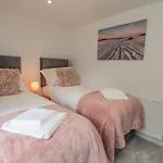 Riverside House Feriehus *