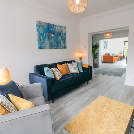 בית נופש Riverside House *